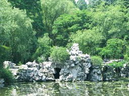 假山与仿古建筑 庭院造景的古典美学